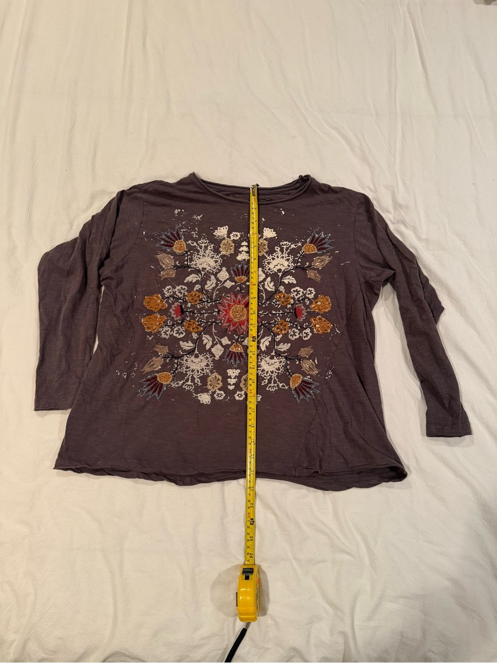 Embroidered Floral Long-Sleeve Top - Gray - Picture 5 of 7
